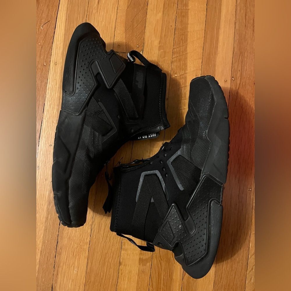 Nike hurrache gripp mid bootie black sneaker neoprene size 7 high top shoe zip